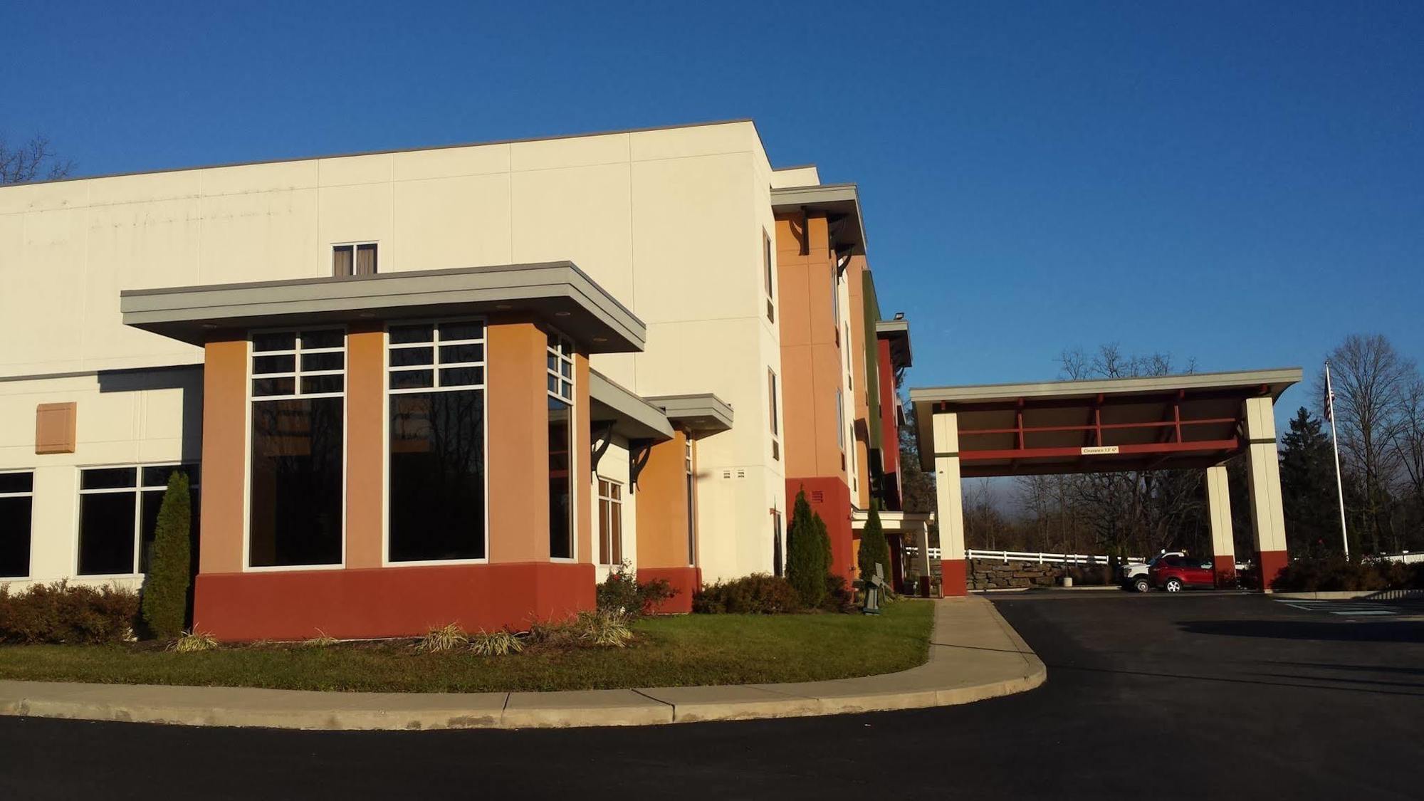 Paradise Inn & Suites Towanda Εξωτερικό φωτογραφία