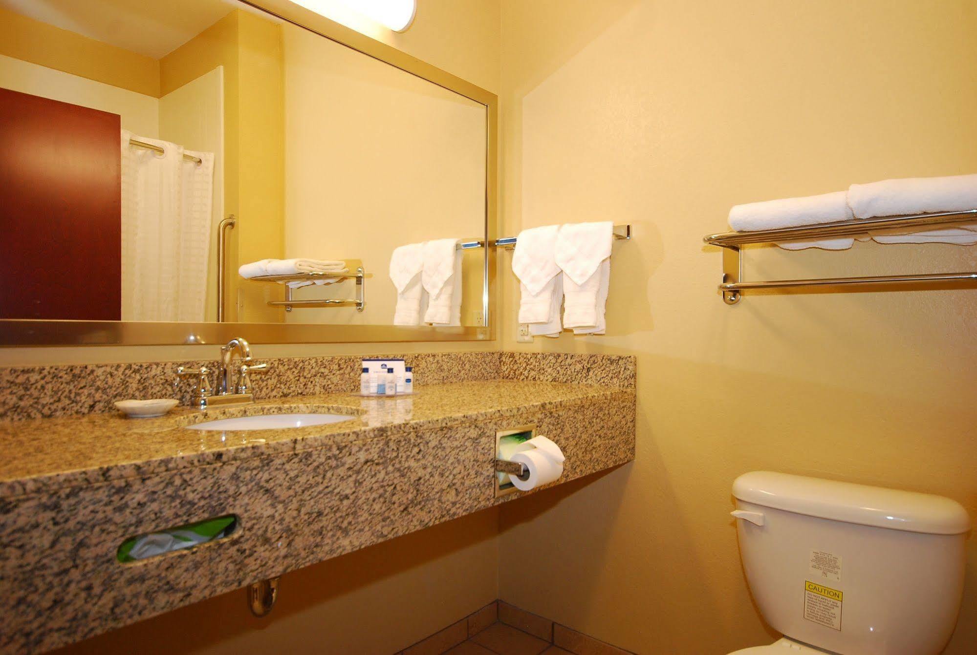 Paradise Inn & Suites Towanda Εξωτερικό φωτογραφία